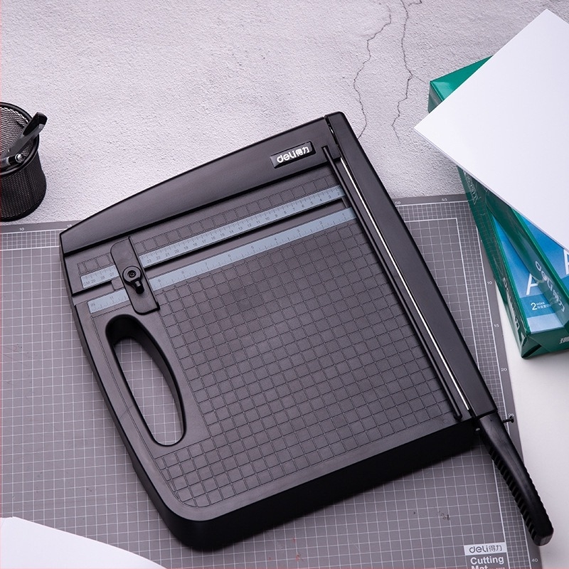 Deli 8051A Tăietor de hârtie A4 – portabil, corp din plastic, model 8051A, dimensiune maximă de tăiere A4