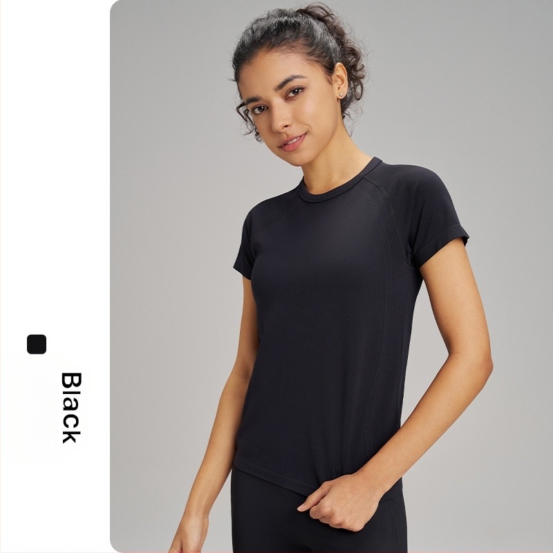 Tricou de yoga pentru exterior pentru femei: respirabil, foarte elastic și uscare rapidă; material din amestec de fibre chimice; compoziție: 63% nylon + 37% poliester; mânecă scurtă; croială slim; lungime până la șold; pentru femei.
