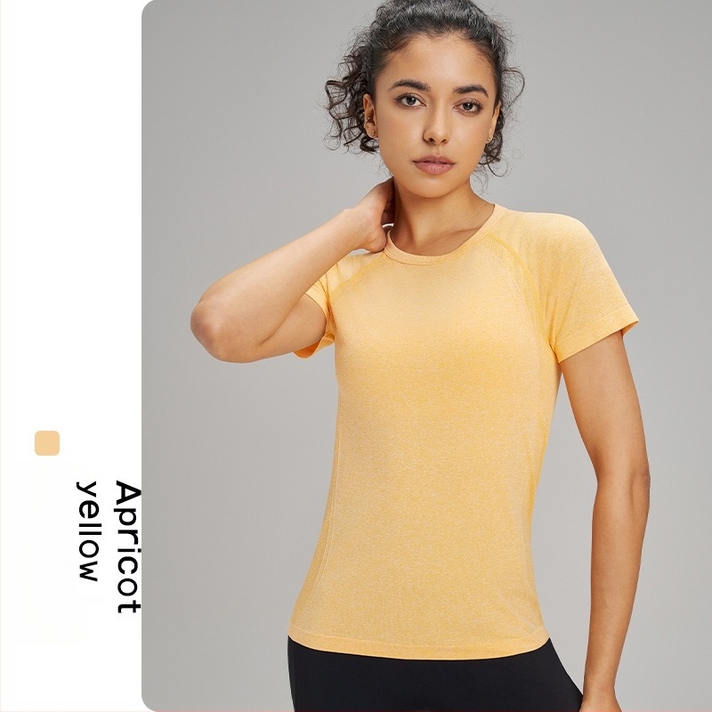 Tricou de yoga pentru exterior pentru femei: respirabil, foarte elastic și uscare rapidă; material din amestec de fibre chimice; compoziție: 63% nylon + 37% poliester; mânecă scurtă; croială slim; lungime până la șold; pentru femei.