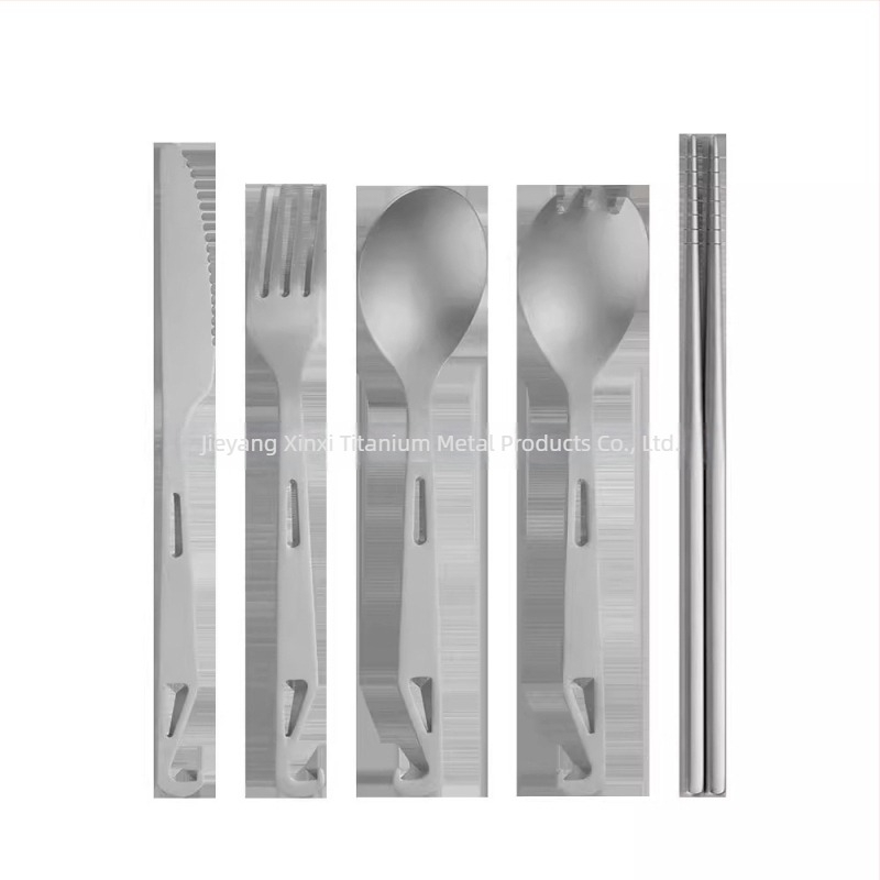 Unelte de camping: lingură 4 în 1 pentru supă, lingură pentru salată, furculiță pentru tort și fructe cu deschizător de sticle; titan pur, design modern minimalist, portabil