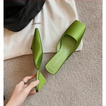 Mule din satin, vârf pătrat, toc triunghiular, talpă din cauciuc, căptușeală din piele de porc