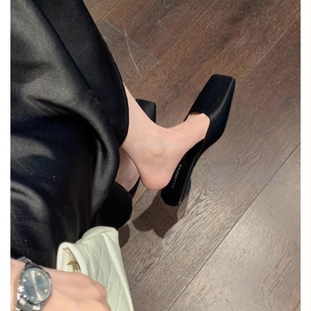 Mule din satin, vârf pătrat, toc triunghiular, talpă din cauciuc, căptușeală din piele de porc