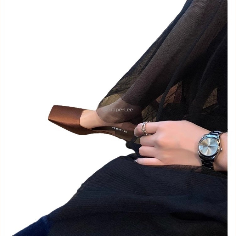 Mule din satin, vârf pătrat, toc triunghiular, talpă din cauciuc, căptușeală din piele de porc