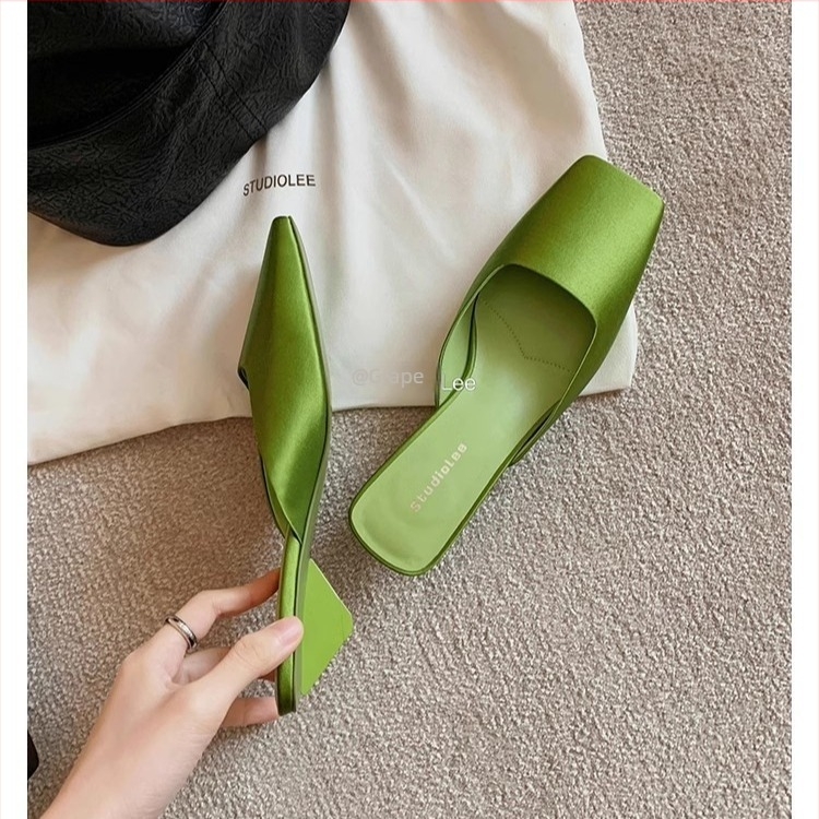 Mule din satin, vârf pătrat, toc triunghiular, talpă din cauciuc, căptușeală din piele de porc