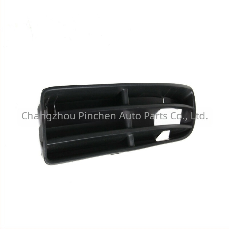 Grilajă inferioară din plasă pentru bara față VW Bora 1999-2005 | Material: ABS plastic | Montaj: bara | Numar accesorii: 1J5853677C, 1J5853666C, 1J5853665B | Brand: CZPINCHEN