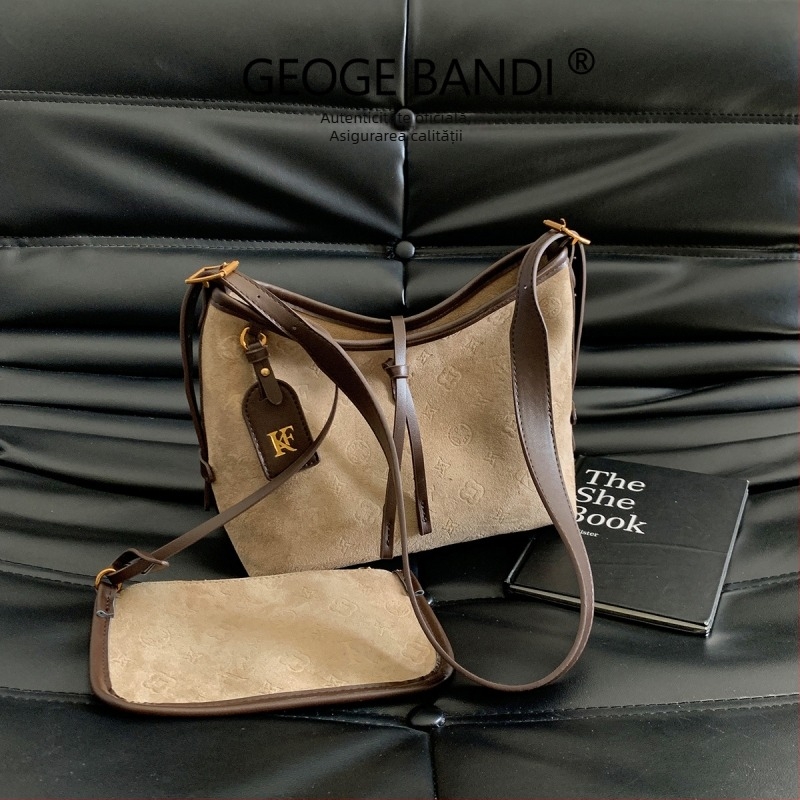 Geantă Tote în stil urban simplu, din super fibră; formă orizontală pătrată; închidere cu fermoar; căptușeală poliester; buzunar intern pentru telefon; cu o singură curea de umăr; pentru utilizare zilnică, lansare vara 2025.