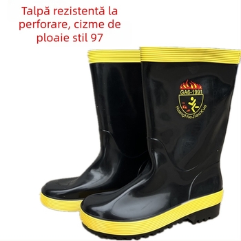 Cizme de ploaie de siguranță, partea superioară din PVC, înălțime medie, vârf rotund, toc 3–5 cm, antiderapante și rezistente la uzură.