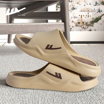 Șlapi bărbați din PVC, partea superioară și talpa din PVC, talpă turnată prin injecție, anti-derapante și durabile, înălimea călcâiului 2,5 cm, casual pentru interior și exterior