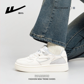 Adidași dama Warrior cu design pe panouri, partea superioară din piele sintetică, talpă din cauciuc, închidere cu șireturi, căptușeală interioară din textile