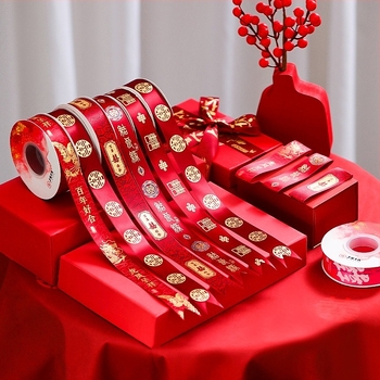 Panglică satinată de nuntă cu motiv de fericire dublă (Poliester; Brand Fei Xun Fei; Categorie: Recuzită pentru decorarea spațiului; Potrivit pentru: Sărbătoare de nuntă)