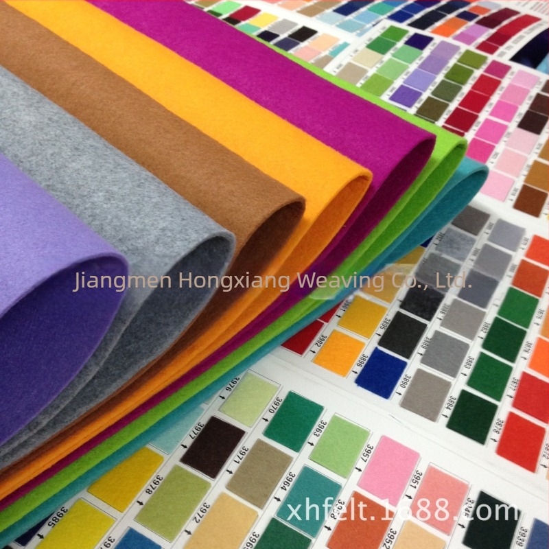 Textil nețesut, grosime 1 mm, 170 g/m², 100% PET, pentru genți și proiecte DIY