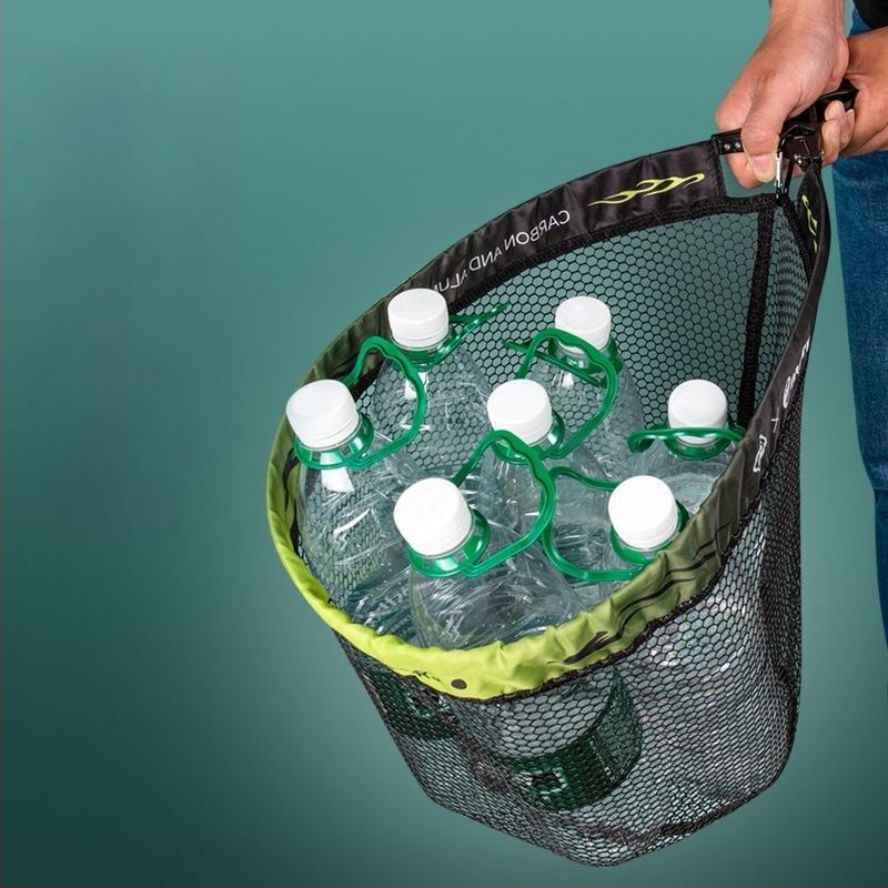 Set pliabil de plasă de pescuit cu mâner – inel metalic, plasă cu ochiuri groase, diametrul 34 cm, adâncimea 28 cm.