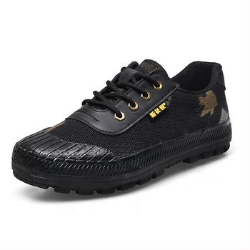 Pantofi sport camuflați din pânză – respirabili, impermeabili, antiderapanti, rezistenți; talpă din cauciuc; gleznă joasă; vârf rotund