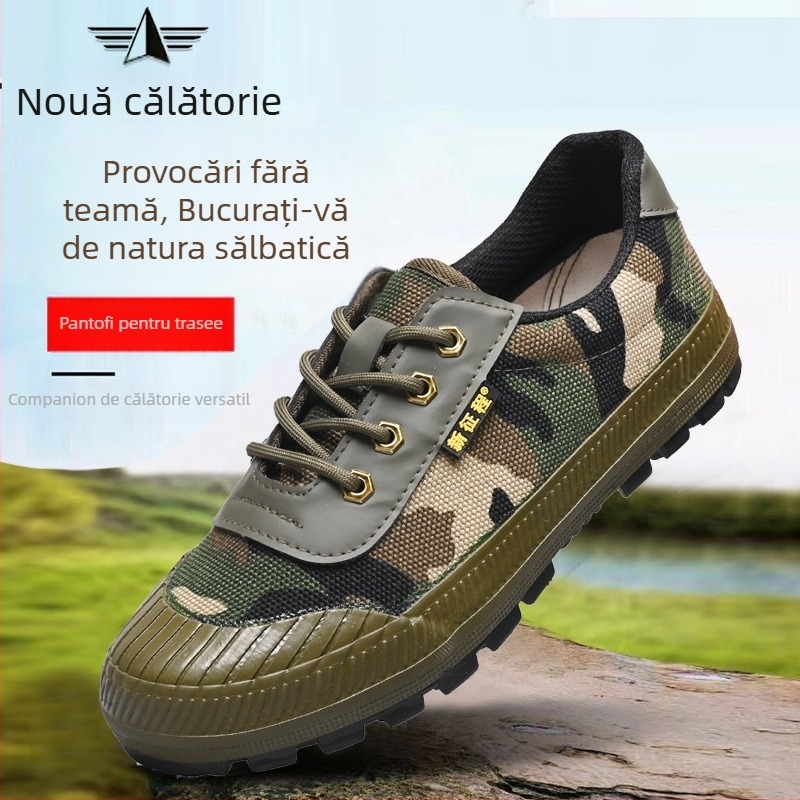 Pantofi sport camuflați din pânză – respirabili, impermeabili, antiderapanti, rezistenți; talpă din cauciuc; gleznă joasă; vârf rotund