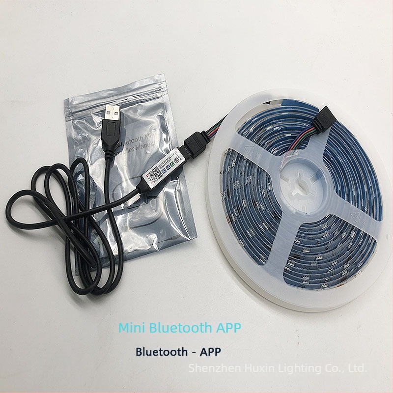 Bandă LED TV RGB 5050, 30 LED-uri, 5V, 8W pe metru, control de la distanță pentru reglarea intensității