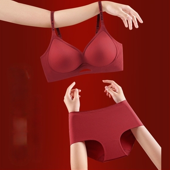 Set sutiene – Nylon fără cusături, cupă 3/4, push-up, cupe subțiri modelate, închidere la spate cu patru rânduri de cârlige