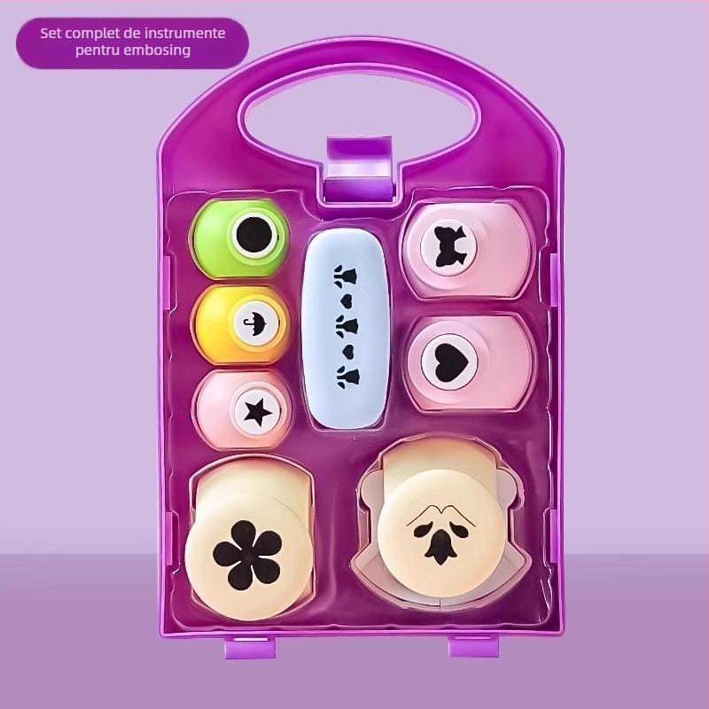 Set DIY embossing pentru copii – dispozitiv de embossing cu economie de efort, kit de imprimare, include foarfece mari de dantelă; Material: plastic; Vârstă recomandată: 7–14 ani