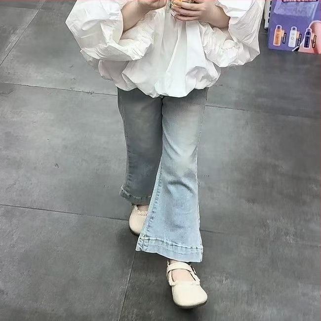 Set din două piese pentru fetițe: bluză cu mâneci bufante și blugi din denim, 80% bumbac, primăvară-toamnă