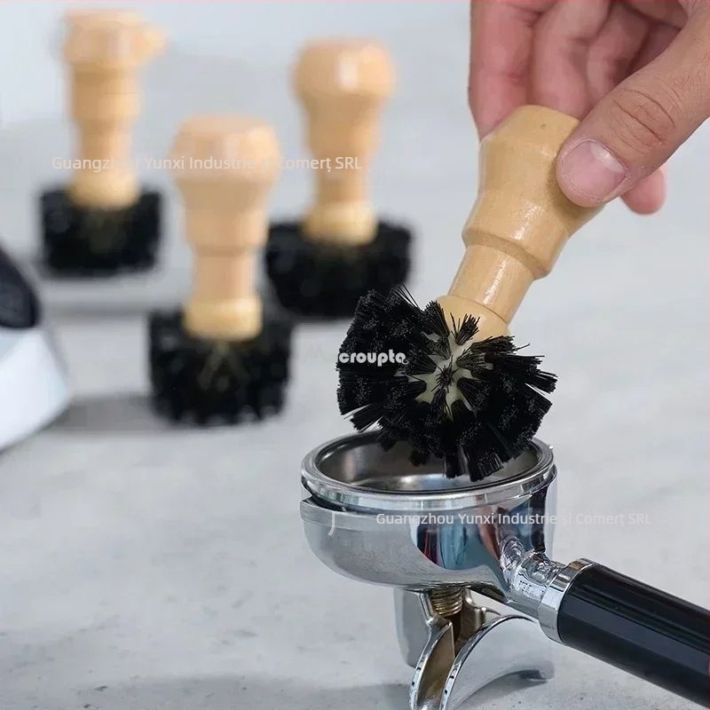 Perie de curățare pentru zaț de cafea și capul de preparare al espressorului – stil modern minimalist, Birch+PP, pentru bar, cafenea și lounge, fără a fi lucrată manual
