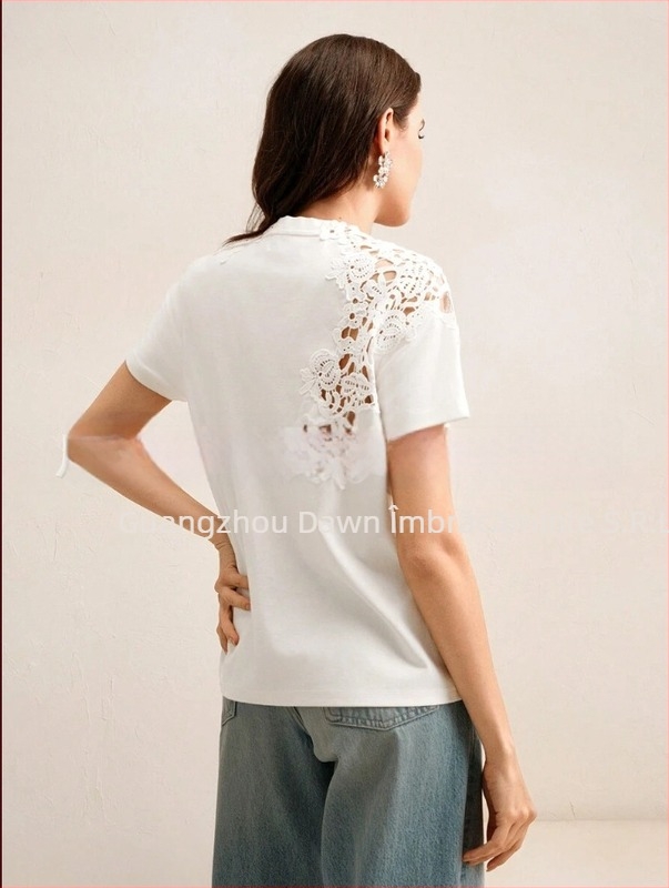 Tricou cu mâneci scurte, croșetate cu motif floral deschis, din amestec poliester-spandex, guler rotund, lungime medie, croială regulată