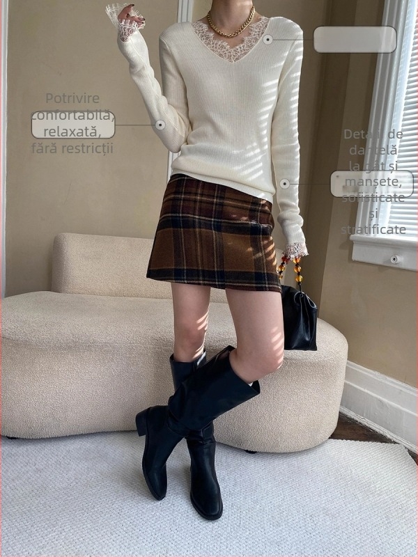 Pulover tricotat cu decolteu în V, croială Slim, țesătură groasă, amestec poliester-nylon, mâneci lungi.