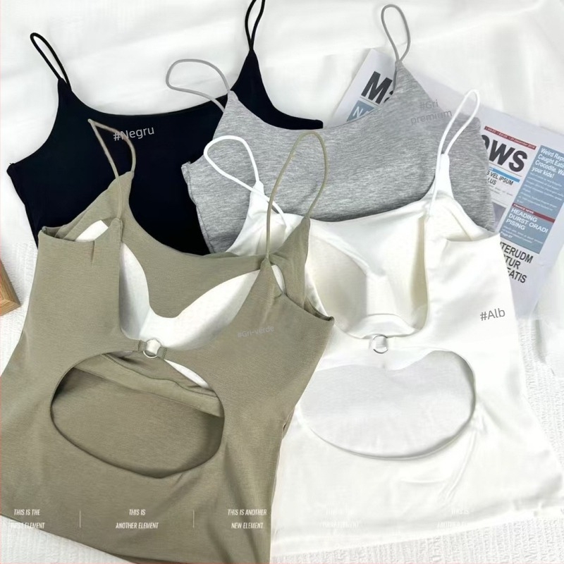 Camisolă cu spate decupat și cu pernuțe pentru bust, croială slim-fit, bretele tip sling, guler rotund, viscoză 70–80%, potrivit pentru toate anotimpurile