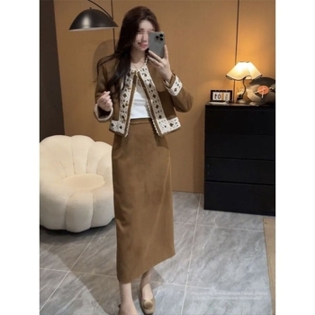 Set de două piese pentru femei: sacou cu dantelă și detalii patchwork și fustă midi, material rayon