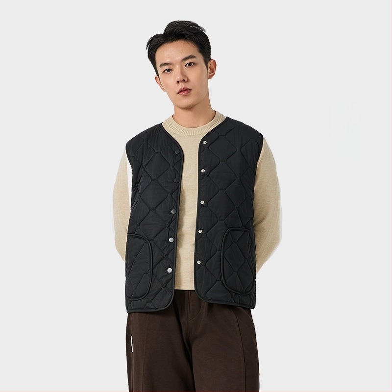 Vesta din nylon cu umplutură de poliester – decolteu în V, culoare solidă, lungime normală, închidere cu nasturi pe un rând